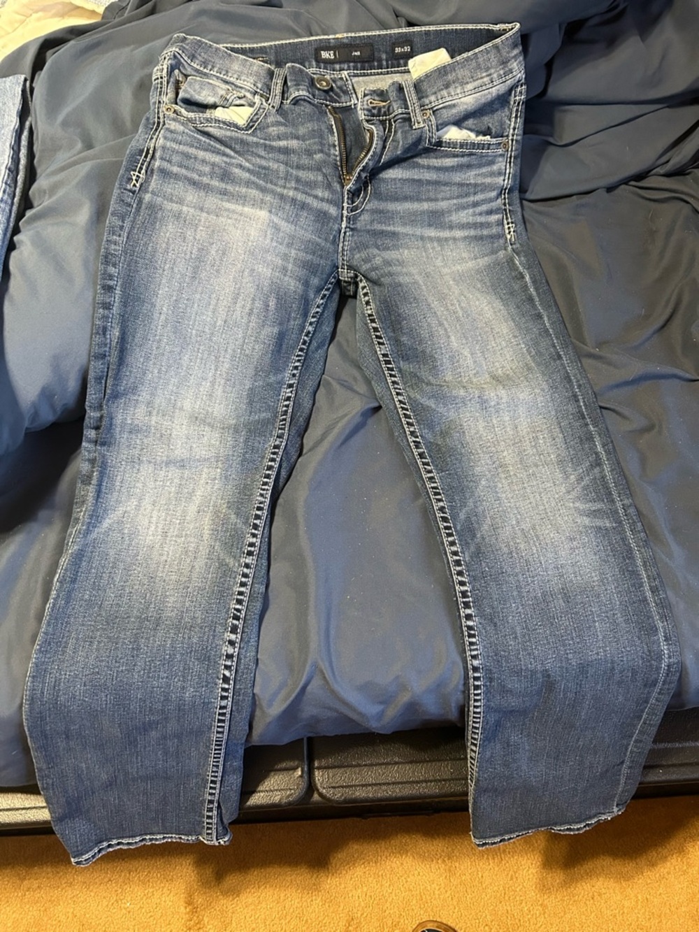 BKE Women’s Boot Cut Jeans in Faded Blue Wash